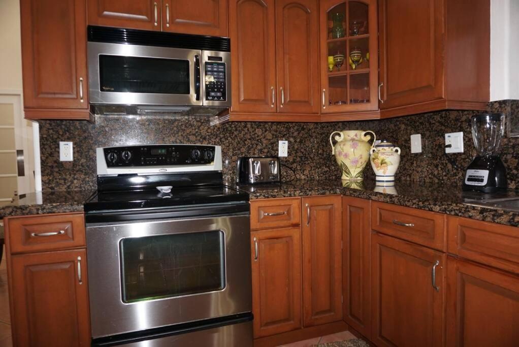 New Luxury Vacation Dream Rental- Sleeps 15! Маями Екстериор снимка