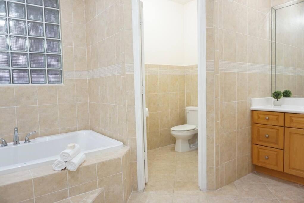 New Luxury Vacation Dream Rental- Sleeps 15! Маями Екстериор снимка