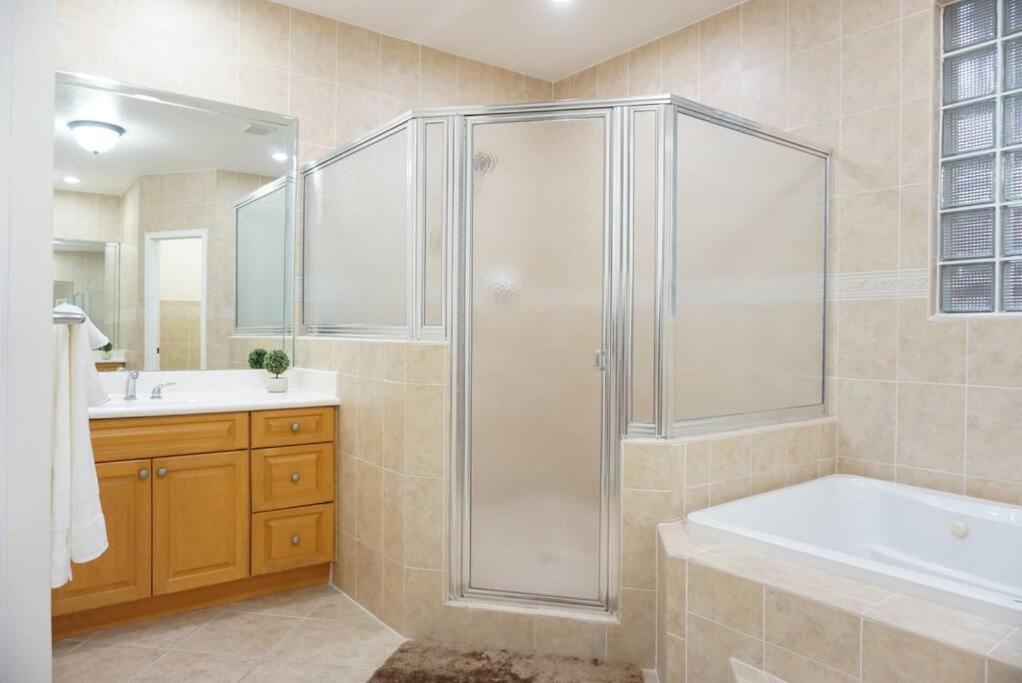 New Luxury Vacation Dream Rental- Sleeps 15! Маями Екстериор снимка