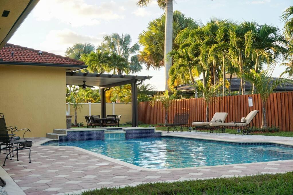 New Luxury Vacation Dream Rental- Sleeps 15! Маями Екстериор снимка