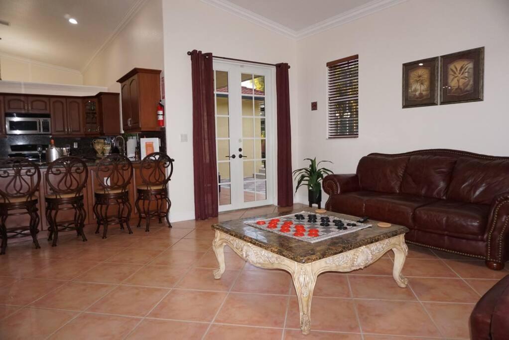 New Luxury Vacation Dream Rental- Sleeps 15! Маями Екстериор снимка