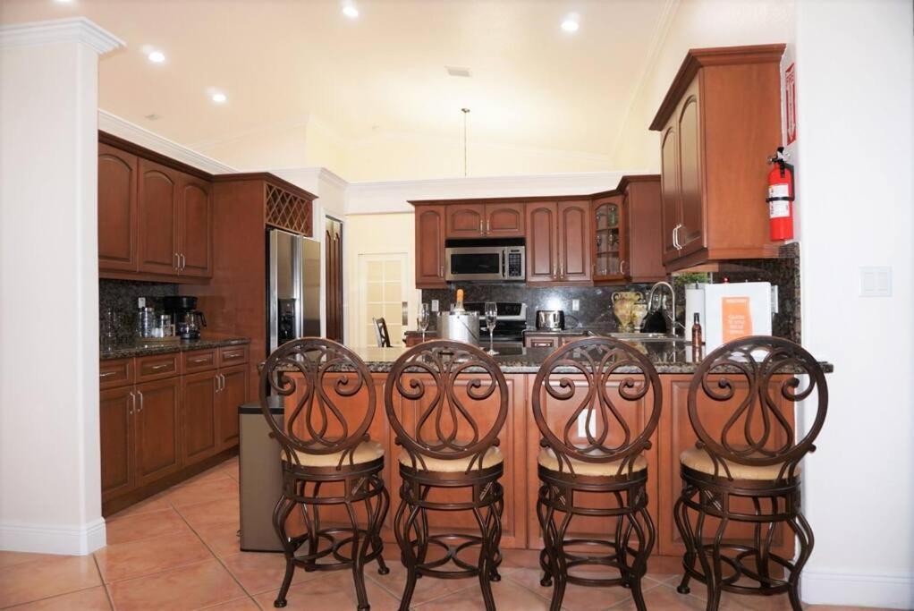 New Luxury Vacation Dream Rental- Sleeps 15! Маями Екстериор снимка